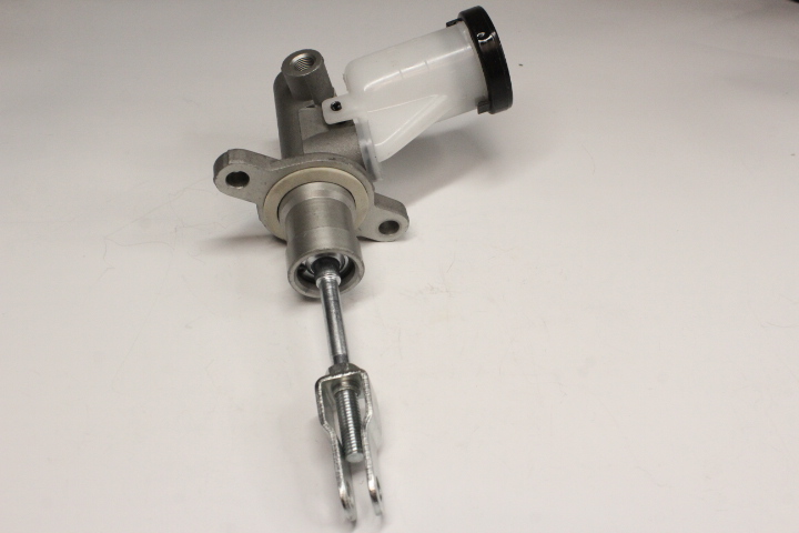 BOMBA DE CLUTCH PICK UP D21 2.4 1994-2008